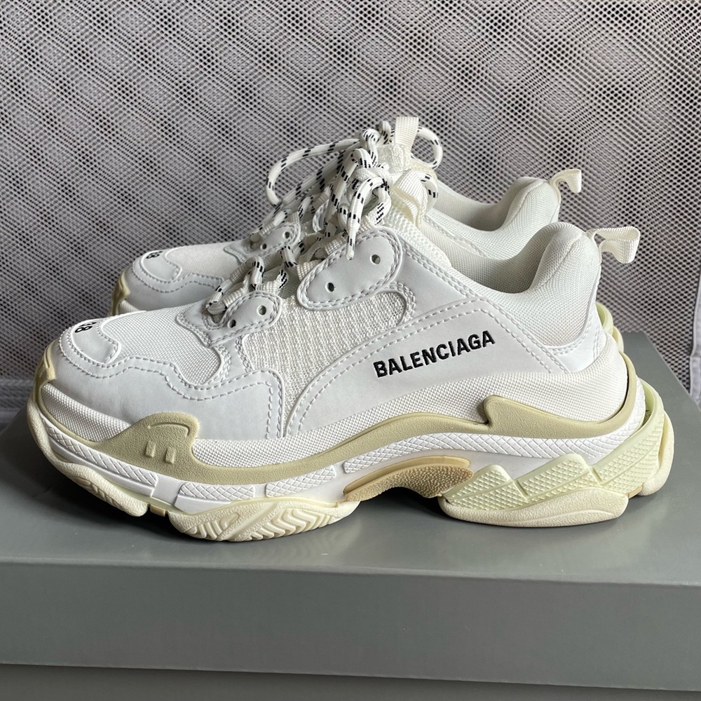 BALENCIAGA TRIPLE S SNEAKER IN WHITE/TAN